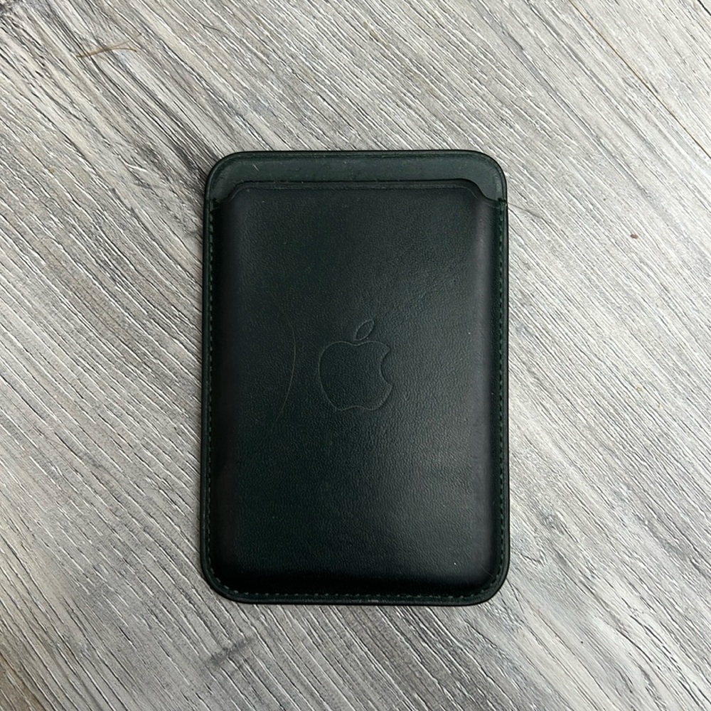 Magnetic iPhone card case, green